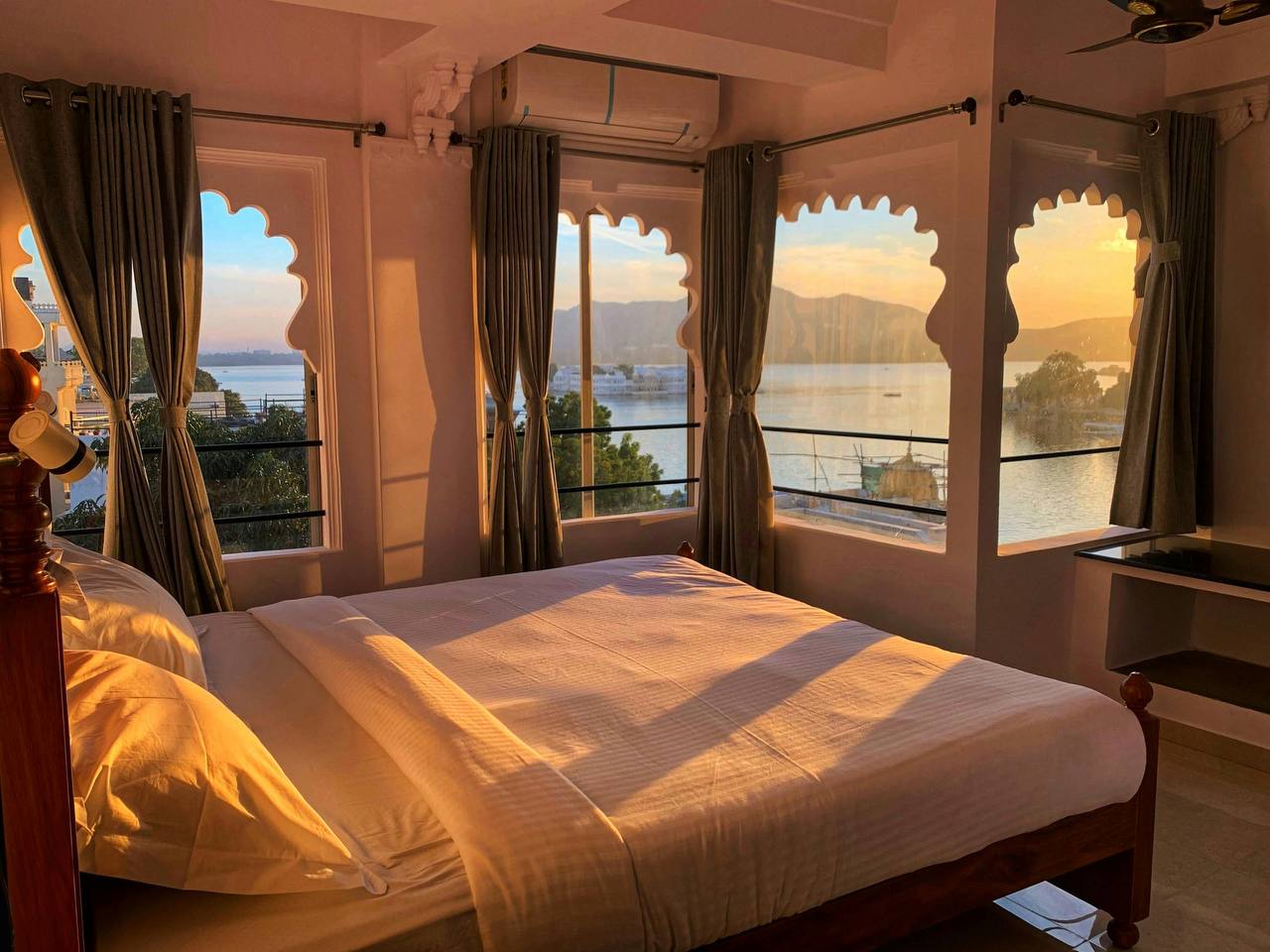 Italy – Lakeside Homes